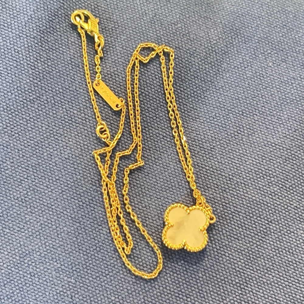 Clover necklace
